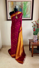 SAVINI – MAROON OCHRE FLORAL KANJIVARAM WITH ABSTRACT MOTIFS