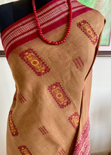 TRINAYA – BEIGE MAROON AND BOMKAI WITH FLORAL AANCHAL