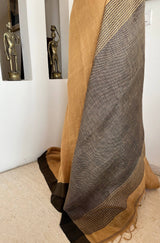 KRISHNAVI – BEIGE PURE COTTON‑LINEN WITH BLACK BORDERS AND STRIPED AANCHAL