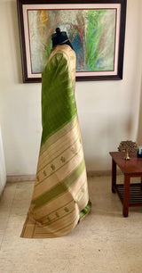 INBA – CHECKERED KANJIVARAM WITH TEMPLE BORDER AND THAZHAMPU AANCHAL