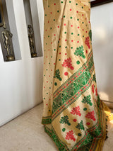 JIMISHA – GOLDEN BEIGE ASSAM SILK SAREE WITH FLORAL BORDERS AND AANCHAL