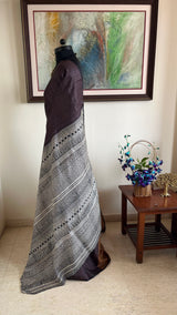 NAYRA – TWO-TONED TUSSAR SILK WITH A STRIKING GEOMETRIC AANCHAL