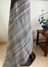 NAYRA – TWO-TONED TUSSAR SILK WITH A STRIKING GEOMETRIC AANCHAL