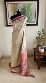 AMAHIRA – OFF-WHITE KANJIVARAM SILK WITH STORYTELLING AANCHAL