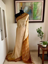 VIDHISHA – PEACH CREAM PATOLA WITH DIAMOND AANCHAL AND ZARI BORDER