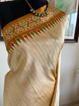 VIDHISHA – PEACH CREAM PATOLA WITH DIAMOND AANCHAL AND ZARI BORDER