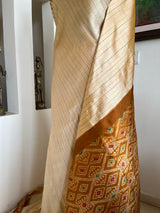 VIDHISHA – PEACH CREAM PATOLA WITH DIAMOND AANCHAL AND ZARI BORDER