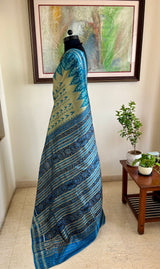 NILOTAMA – LIGHT BEIGE KHANDUA WITH BLUE IKKAT AANCHAL