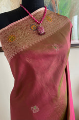 ANUCHITRA – SHOT COLOURED GUJARATI SAREE WITH WOVEN PEACOCK MOTIFS