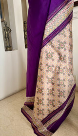 ABHISARIKA – PURPLE PUTAPAKKA IKAT SILK WITH DELICATE FLORAL DETAILING