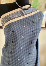 NAIWRITA – GREY KORVAI KATTAM KANJIVARAM WITH PEACOCK MOTIF BORDER