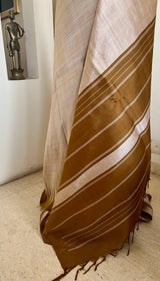 ARYAVATI – BEIGE KANJIVARAM WITH EARTHY TEMPLES AND THAZHAMPU