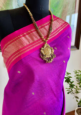 PANYA – MAGENTA PAITHANI WITH ZARI PAISLEYS & MOR KUNDA