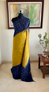 SURAANGI – MUSTARD GOLD KANJIVARAM WITH NAVY BOOTI BORDER