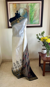 AARSHIYA - WHITE BLACK KHANDUA WITH BANDHA FLORAL AANCHAL