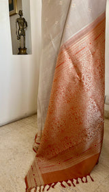 KUYILI LIGHT - GREY KANJIVARAM WITH RED ZARI BORDER