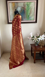 MOUVIKA – REDDISH MAROON KANJIVARAM WITH FLORAL ZARI DETAILING