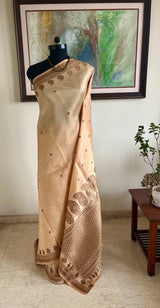 RIDA- LIGHT BEIGE BANARASI WITH DIAMOND AND PAISLEY MOTIFS