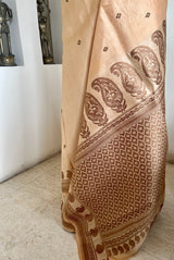 RIDA- LIGHT BEIGE BANARASI WITH DIAMOND AND PAISLEY MOTIFS