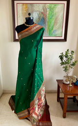 CHARUTA – GREEN PAITHANI WITH NARALI BORDER AND MOR KUNDA AANCHAL