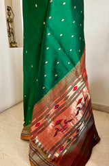 CHARUTA – GREEN PAITHANI WITH NARALI BORDER AND MOR KUNDA AANCHAL