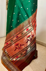 CHARUTA – GREEN PAITHANI WITH NARALI BORDER AND MOR KUNDA AANCHAL