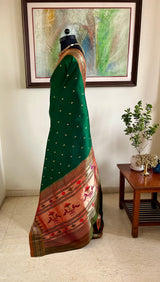 CHARUTA – GREEN PAITHANI WITH NARALI BORDER AND MOR KUNDA AANCHAL