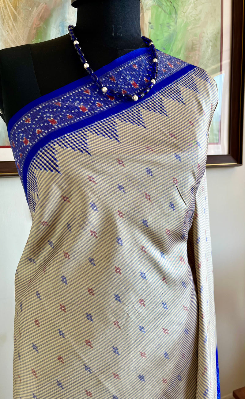 PRAVEENA – PUTAPAKKA MAGIC IN CREAM AND BLUE CONTRAST