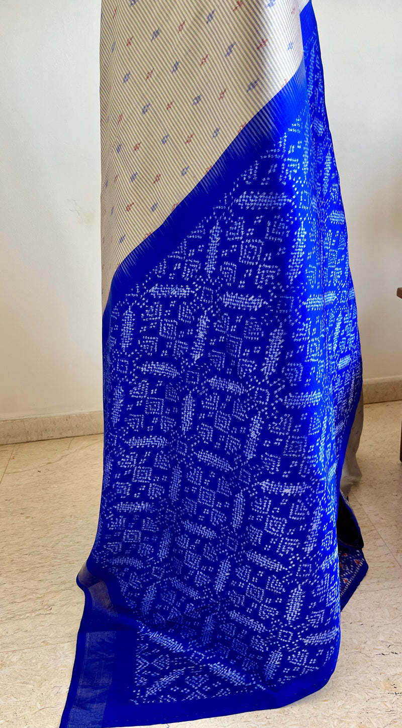 PRAVEENA – PUTAPAKKA MAGIC IN CREAM AND BLUE CONTRAST