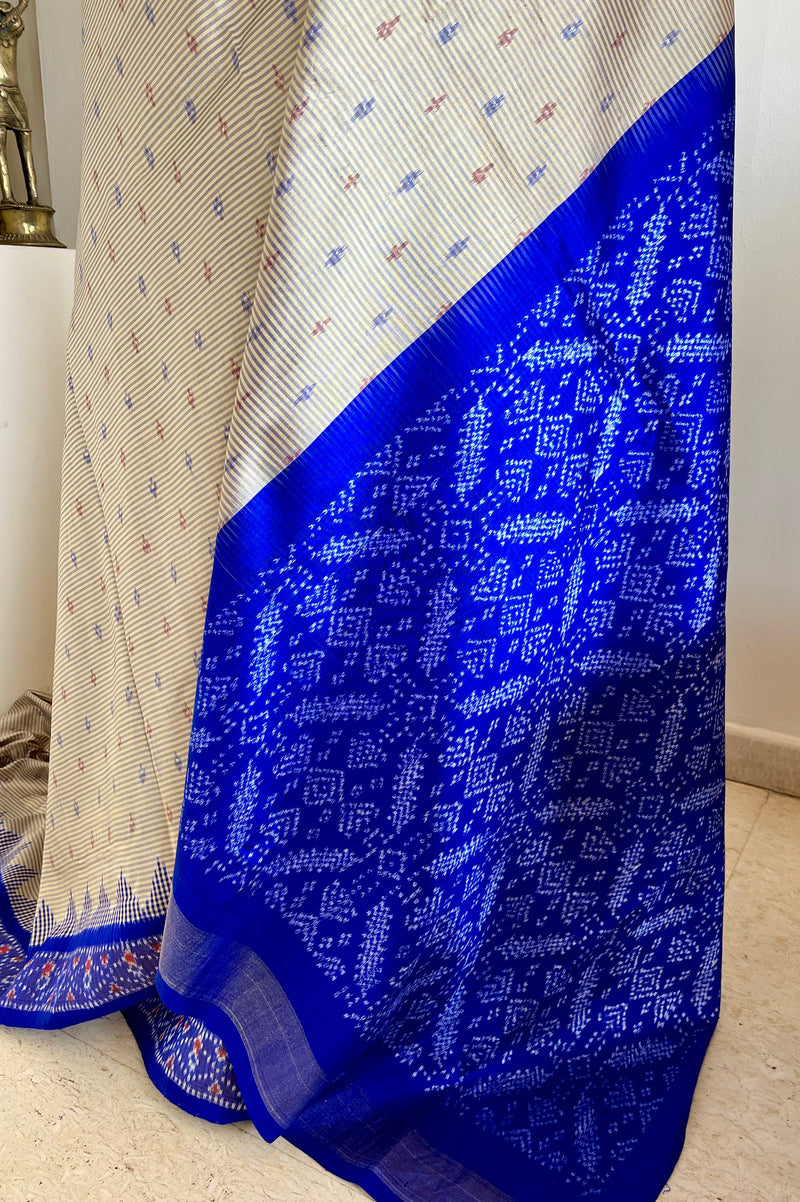 PRAVEENA – PUTAPAKKA MAGIC IN CREAM AND BLUE CONTRAST