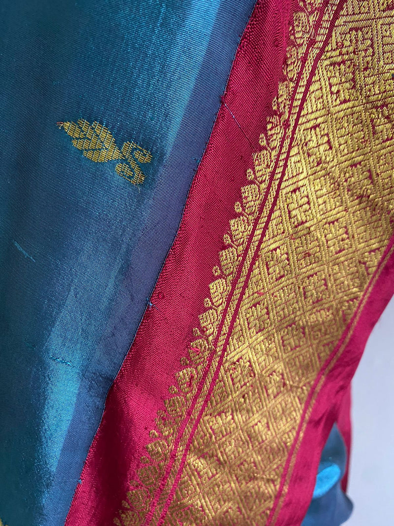 BHANUMATI- A BEAUTIFUL GREYISH BLUE AND RED SINGLE SIDE BORDER PURE KORVAI KANJIVARAM
