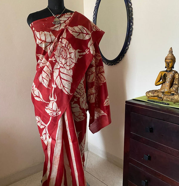 NYRA- A BEAUTIFUL RUST SILK PATLI SAREE WITH FLORAL TIE AND DYE IN SHADES OF OFFWHITE AND PATLI AS RUST AND OFFWHITE STRIPES