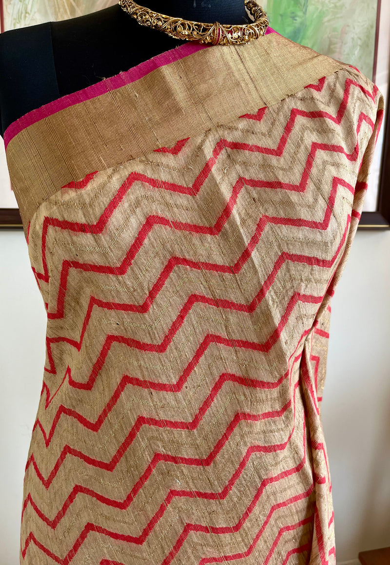 RITHWIKA- LIGHTWEIGHT TUSSAR SILK SAREE WITH RED AND GOLD MOTIFS