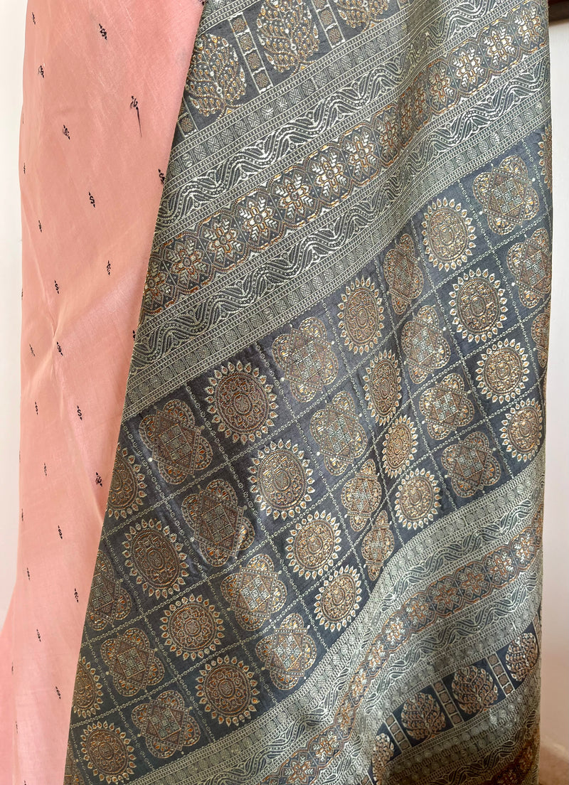 SHRUTIKA - SALMON PINK BOMKAI WITH RUDRAKSHA BORDER AND EXQUISITE AANCHAL