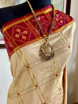 PRIYANGI – CREAM AND GOLD PATOLA WITH MAROON IKAT GEOMETRIC MOTIFS