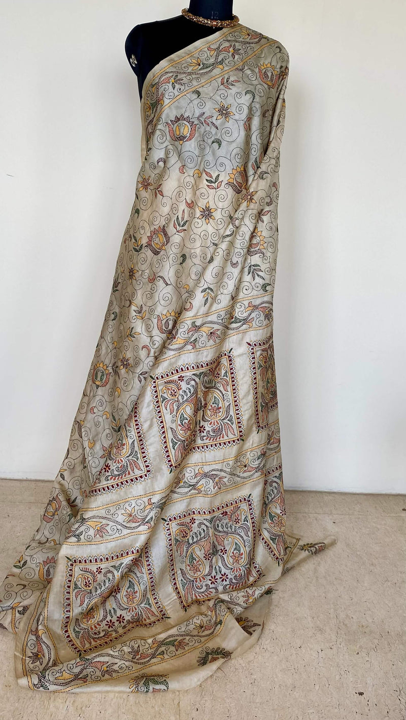 PUTUL- TIMELESS ELEGANCE, BEIGISH CREAM TUSSAR SILK SAREE WITH KANTHA WORK