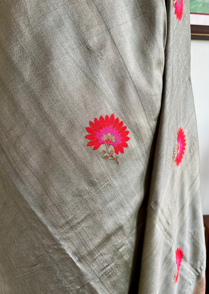 KASHI - AN EXQUISITE GREY BANARASI WITH PEACOCK FLORALS