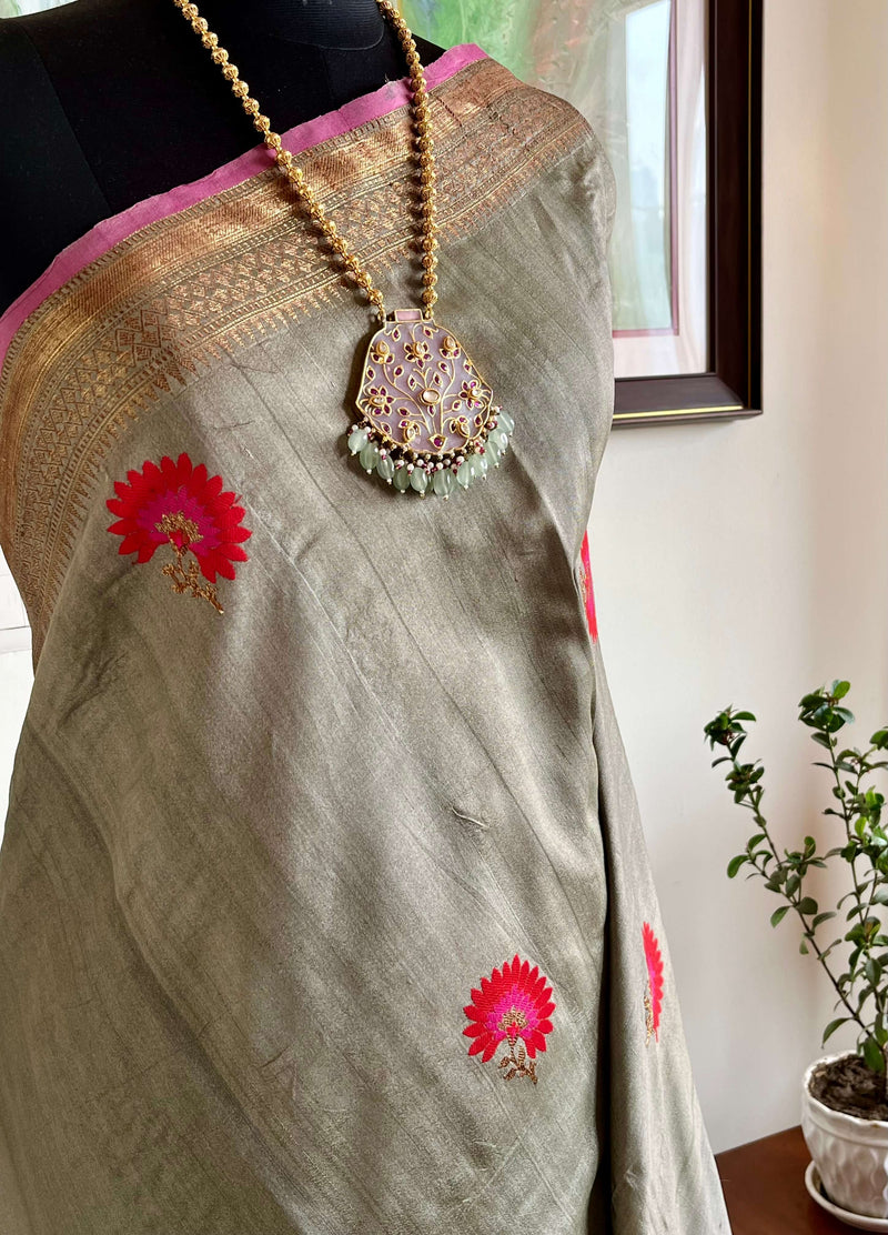 KASHI - AN EXQUISITE GREY BANARASI WITH PEACOCK FLORALS