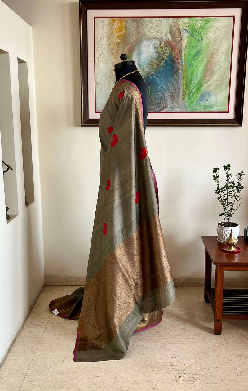 KASHI - AN EXQUISITE GREY BANARASI WITH PEACOCK FLORALS