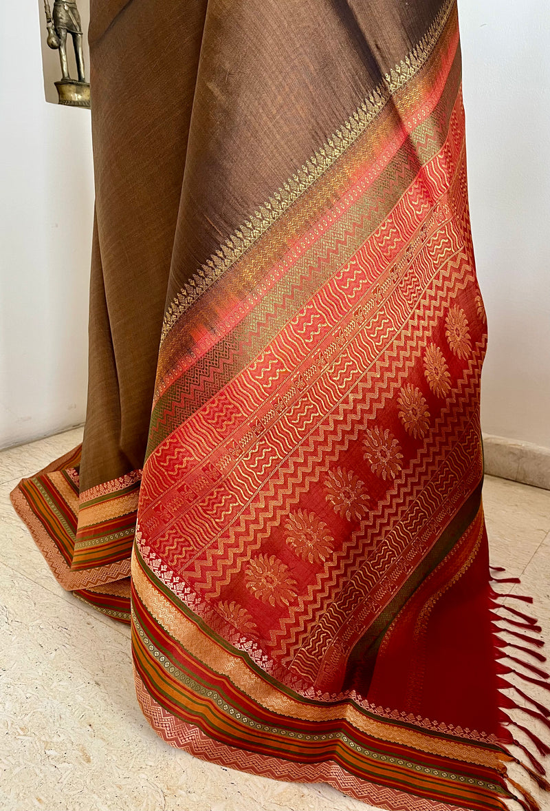 SIDDHIKA – BROWN KANJIVARAM WITH MULTI-TONED WOVEN BORDERS AND AANCHAL