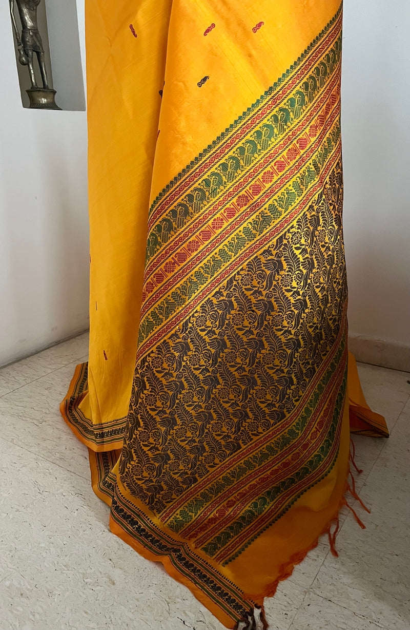 SARAYINI – GOLDEN YELLOW KANJIVARAM WITH MULTICOLOUR PEACOCK MOTIFS