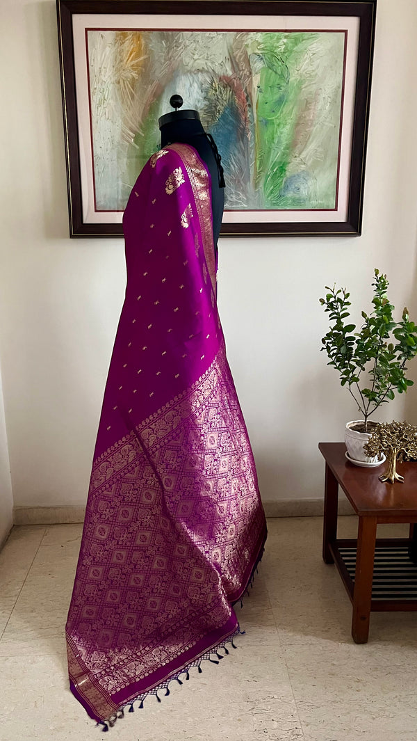 MEHALINI – MAGENTA PURPLE KANJIVARAM SAREE WITH ZARI BOOTIS