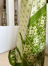 HITHA - GREENISH OFFWHITE POCHAMPALLY WITH TEMPLE BORDERS AND GEOMETRIC AANCHAL