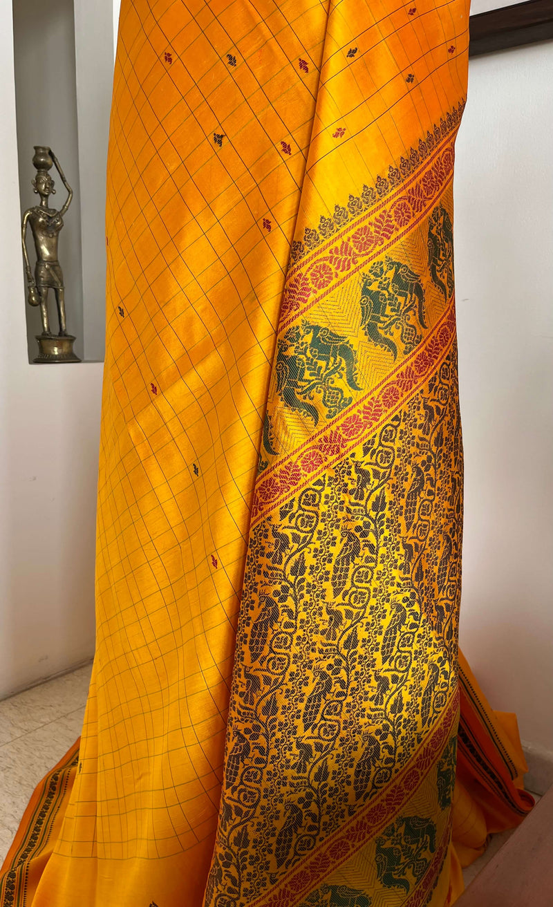 KUNTHAVI – GOLDEN YELLOW KANJIVARAM WITH PEACOCK AND FLORAL MOTIFS