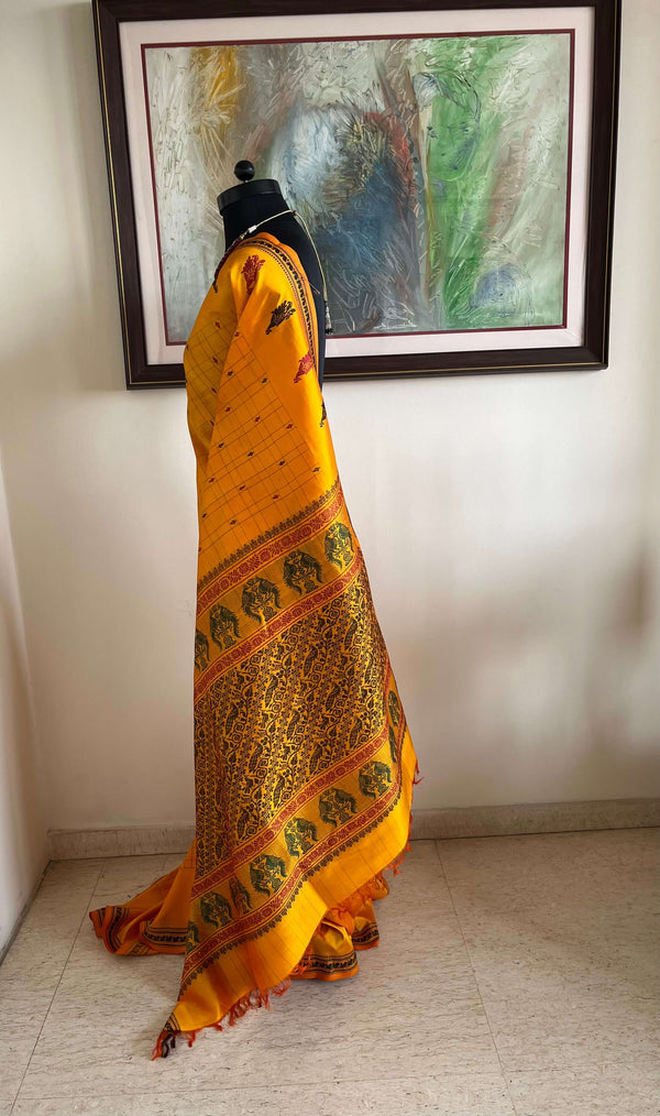 KUNTHAVI – GOLDEN YELLOW KANJIVARAM WITH PEACOCK AND FLORAL MOTIFS