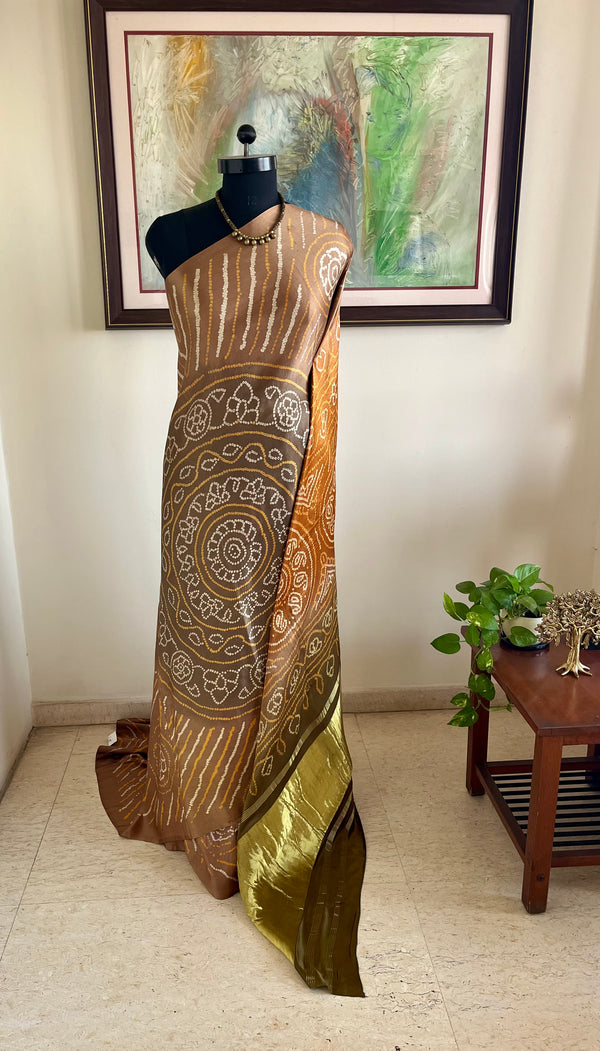 ZYANI- ELEGANT BEIGE BROWN BANDHANI LAGDI PATTA ON GAJJI SILK