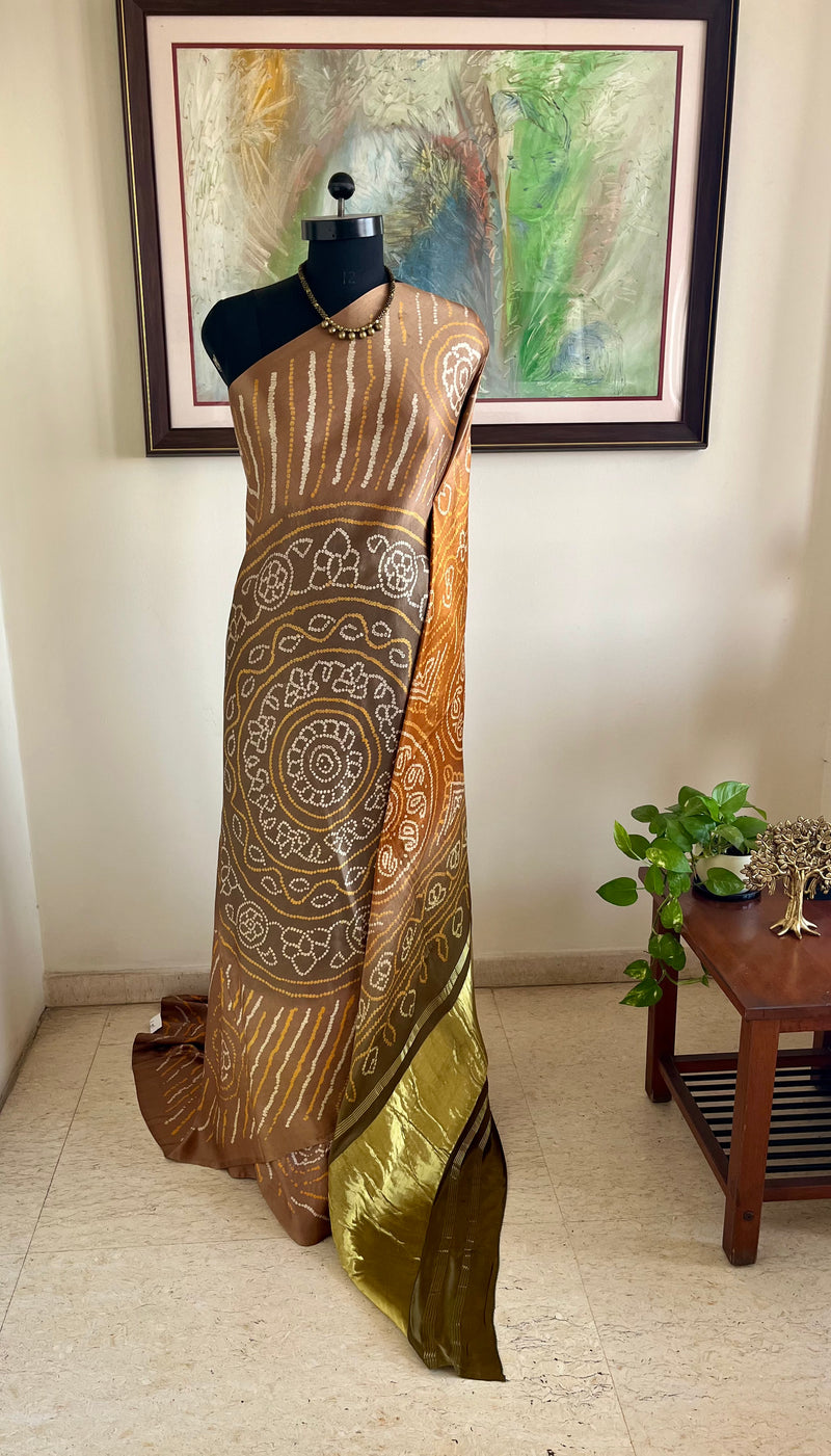 ZYANI- ELEGANT BEIGE BROWN BANDHANI LAGDI PATTA ON GAJJI SILK