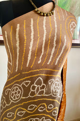 ZYANI- ELEGANT BEIGE BROWN BANDHANI LAGDI PATTA ON GAJJI SILK