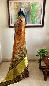 ZYANI- ELEGANT BEIGE BROWN BANDHANI LAGDI PATTA ON GAJJI SILK