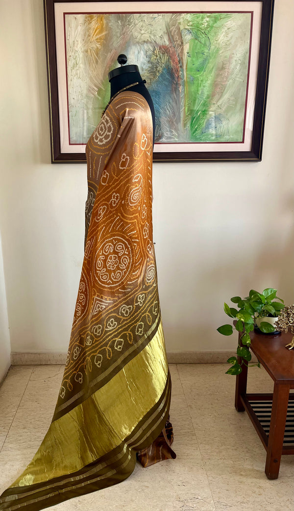 ZYANI- ELEGANT BEIGE BROWN BANDHANI LAGDI PATTA ON GAJJI SILK